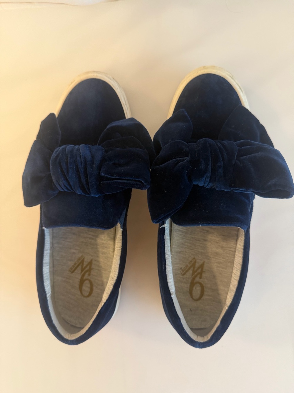 Nine West Navy Blue Velvet Bow Slip-On Sneakers Women’s Size 6